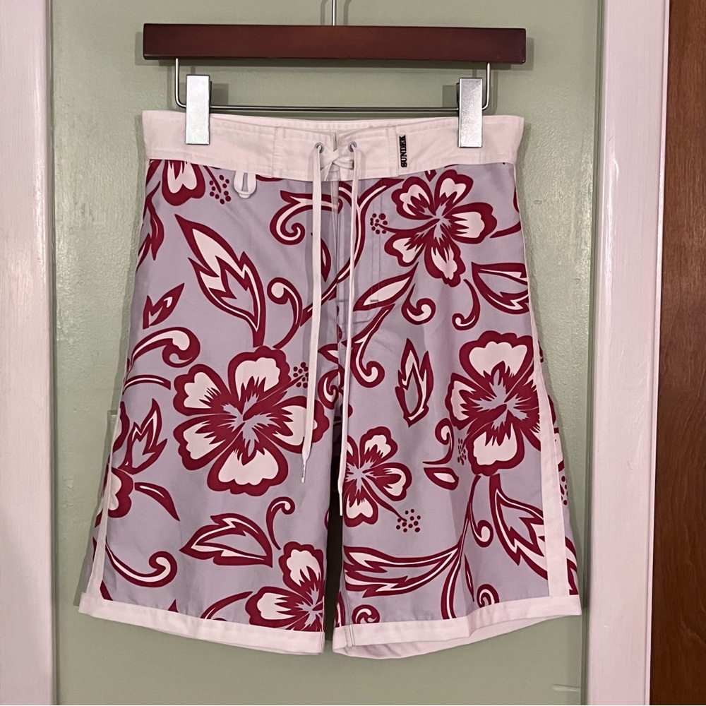 Sundek Mens XS Gray White Red SK23 Floral Hibiscus Swim Trunks Board Shorts NWOT